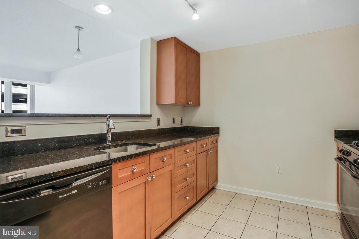 930 WAYNE AVE #407,SILVER SPRING,MD,20910,MONTGOMERY - MDMC2166682